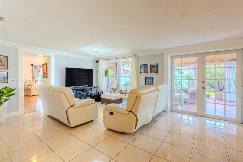 990 W 56th St Hialeah, FL 33012