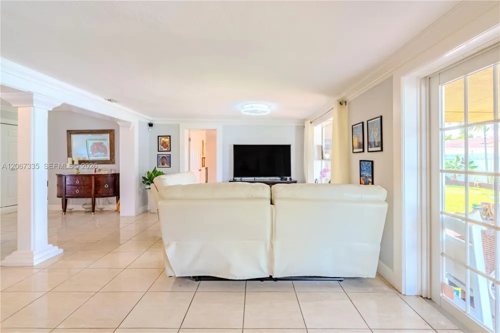 990 W 56th St Hialeah, FL 33012