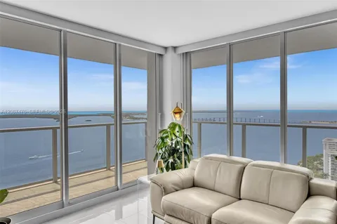 1155 Brickell Bay Dr #3211