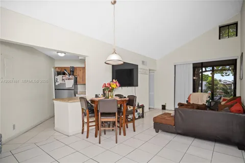 213 Lake Pointe Dr #203