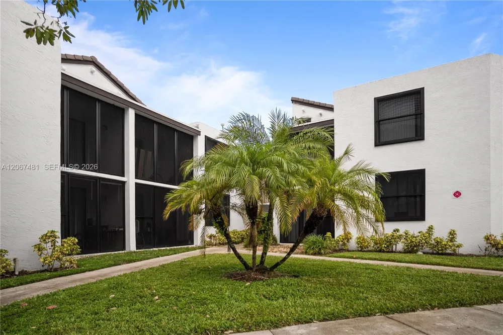 213 Lake Pointe Dr #203 Oakland Park, FL 33309