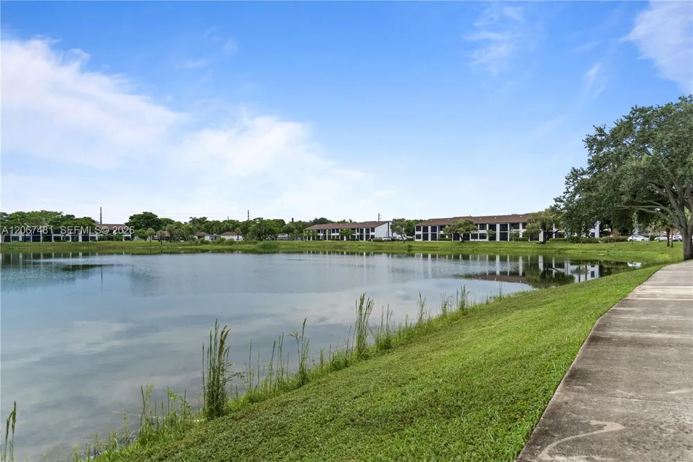 213 Lake Pointe Dr #203 Oakland Park, FL 33309