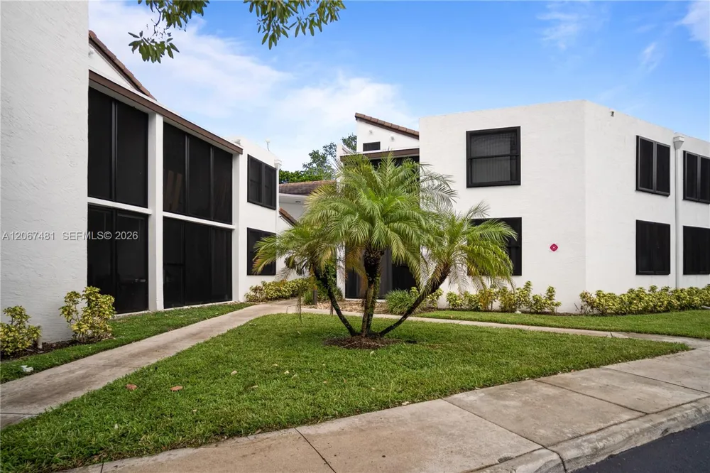 213 Lake Pointe Dr #203 Oakland Park, FL 33309