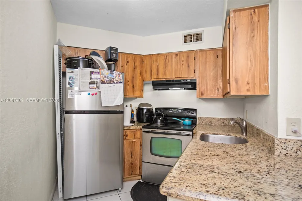 213 Lake Pointe Dr #203 Oakland Park, FL 33309