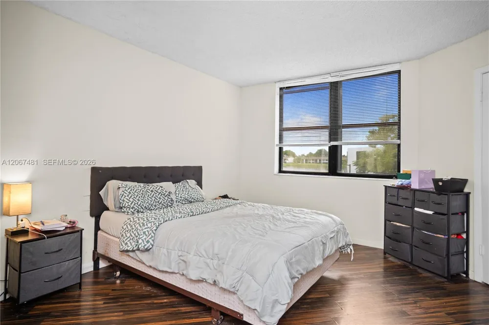 213 Lake Pointe Dr #203 Oakland Park, FL 33309