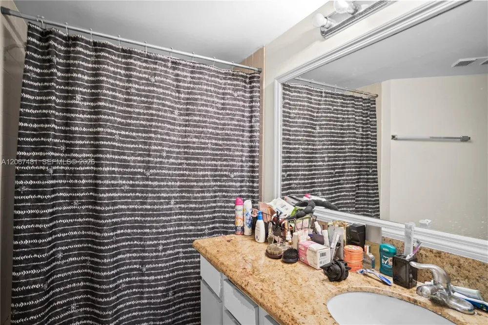 213 Lake Pointe Dr #203 Oakland Park, FL 33309
