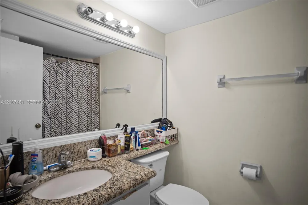 213 Lake Pointe Dr #203 Oakland Park, FL 33309