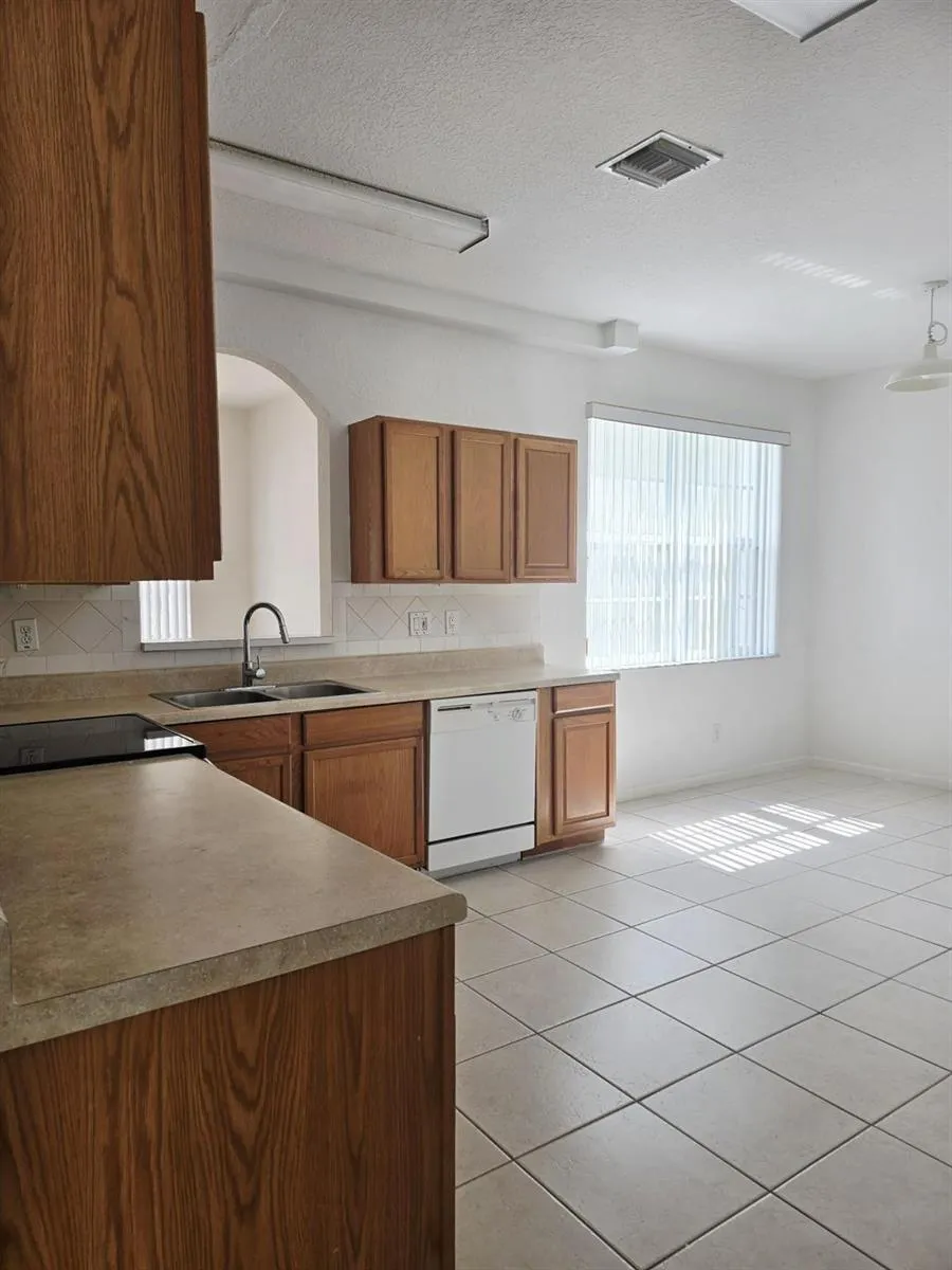 10589 NW 56th Place Coral Springs, FL 33076