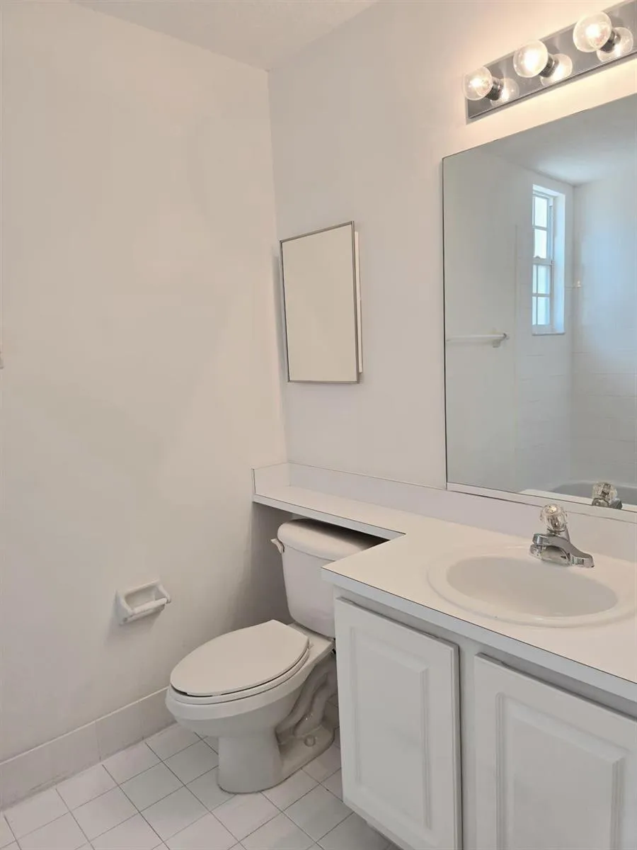 10589 NW 56th Place Coral Springs, FL 33076