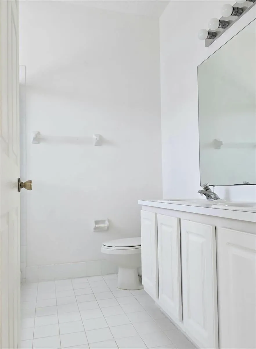 10589 NW 56th Place Coral Springs, FL 33076