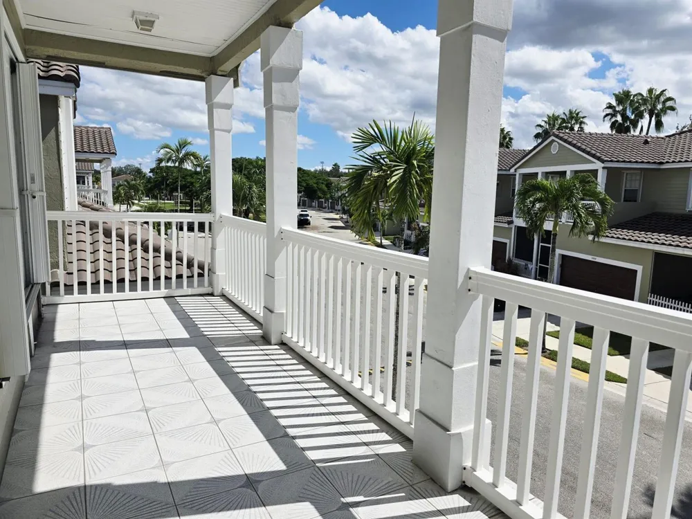 10589 NW 56th Place Coral Springs, FL 33076