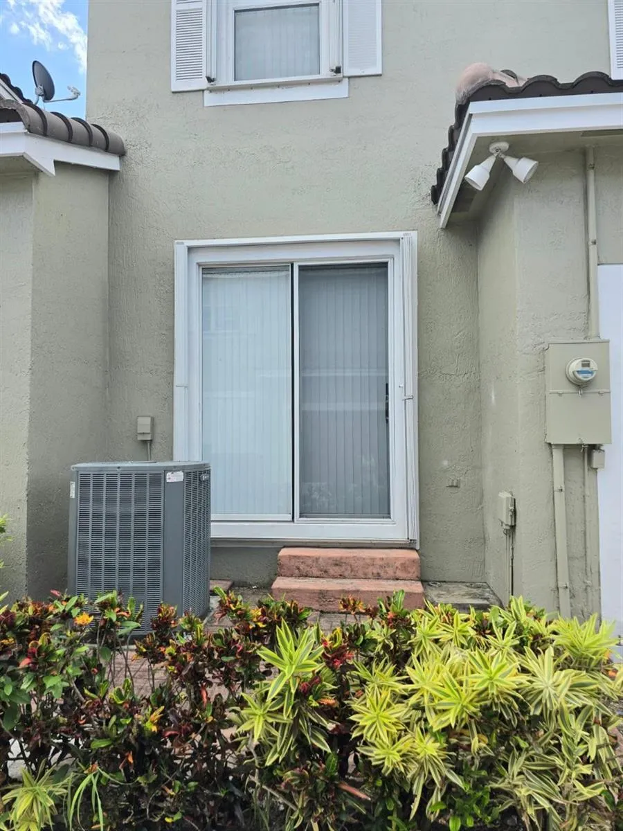 10589 NW 56th Place Coral Springs, FL 33076