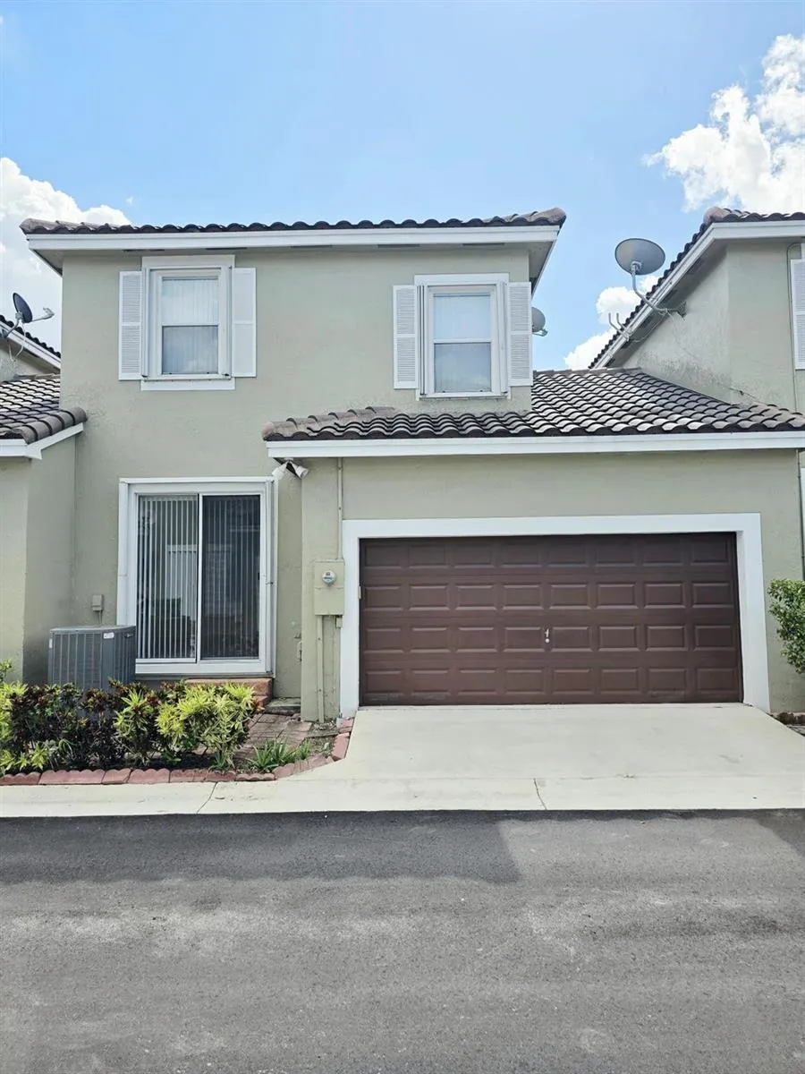 10589 NW 56th Place Coral Springs, FL 33076
