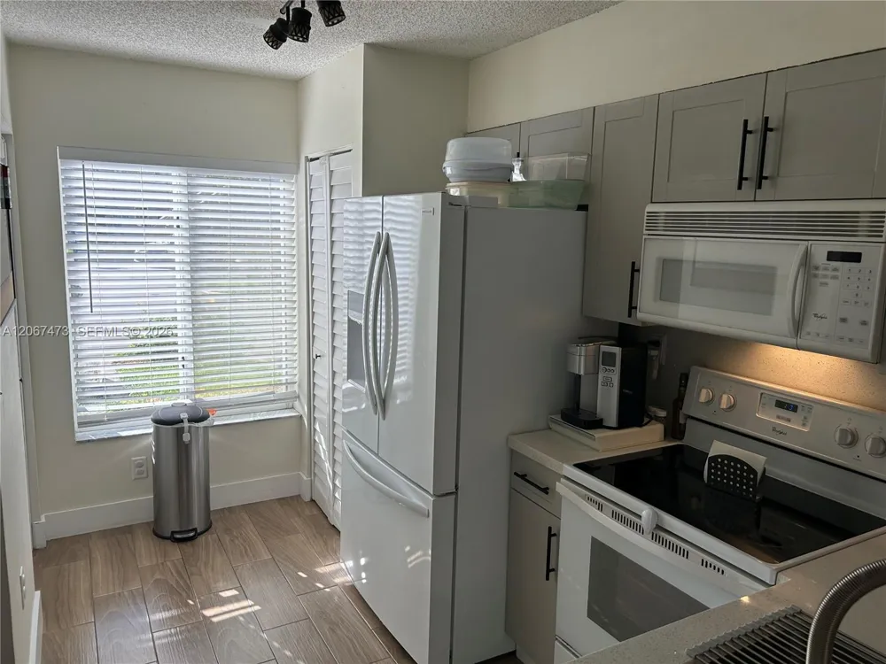 128 Riviera Cir #128 Weston, FL 33326