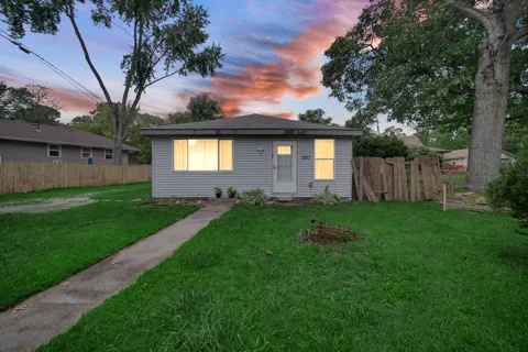 2817 Beverly Drive