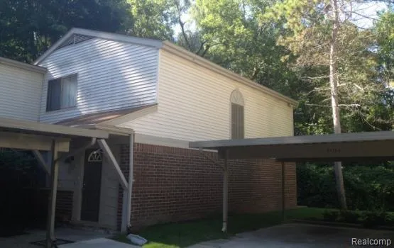 27153 Farmbrook Villa Drive Southfield City, MI 48034