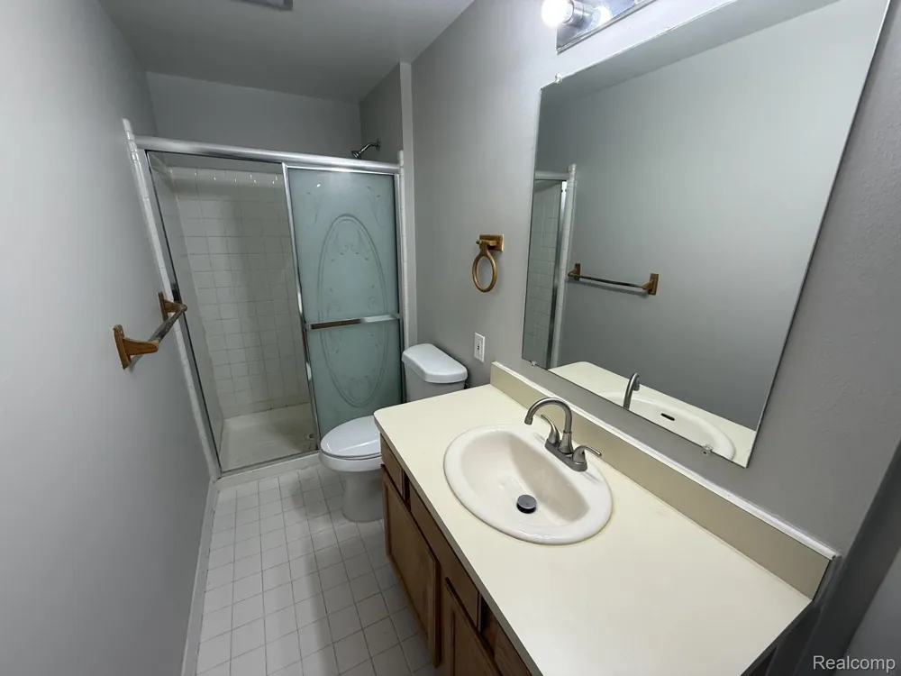 27153 Farmbrook Villa Drive Southfield City, MI 48034