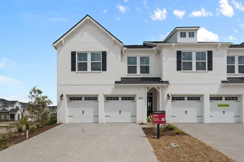 643 Club View Way