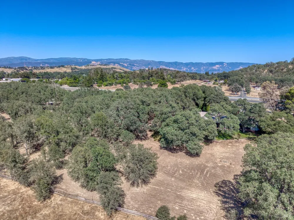 2875 Hill Road Lakeport, CA 95453