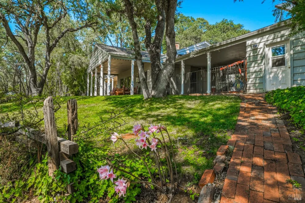 2875 Hill Road Lakeport, CA 95453