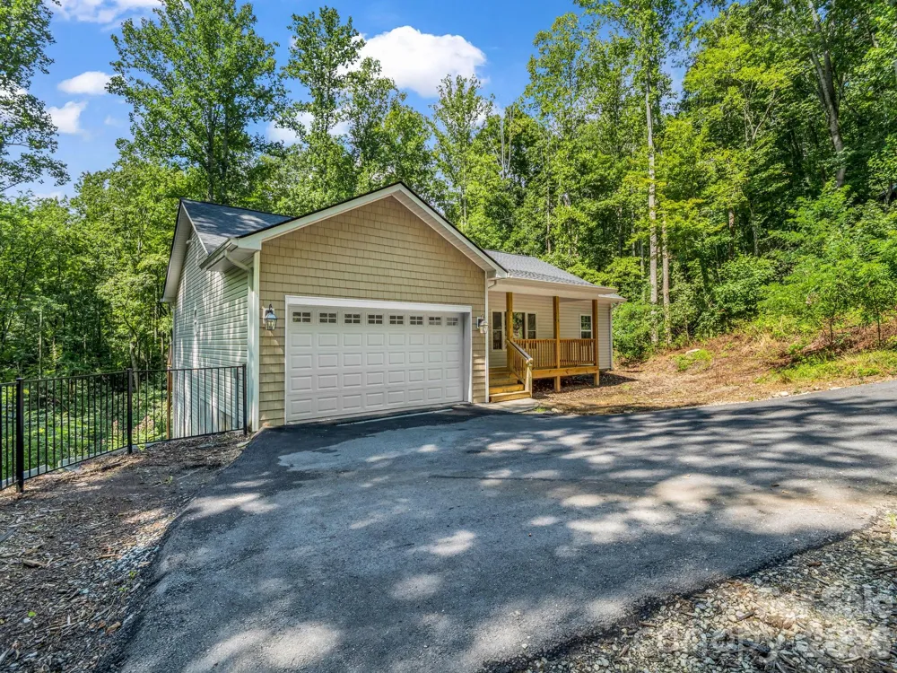 180 Ridgeview Drive Hendersonville, NC 28792