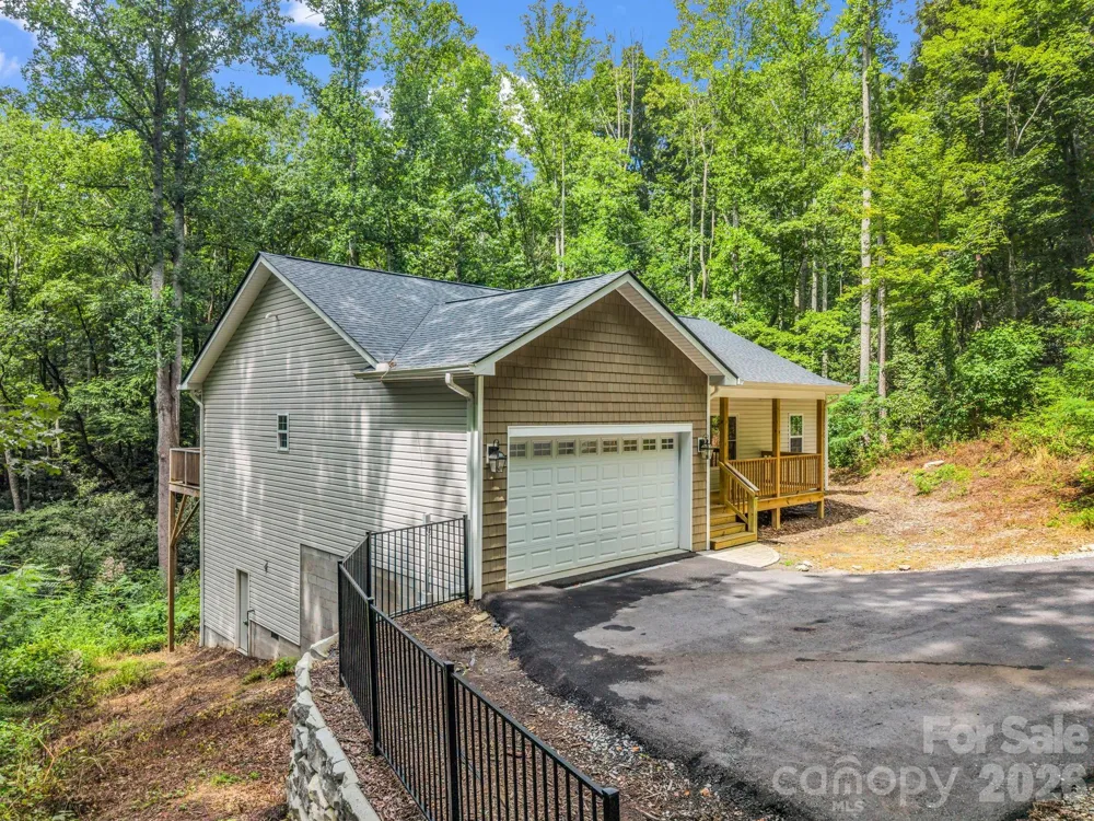 180 Ridgeview Drive Hendersonville, NC 28792