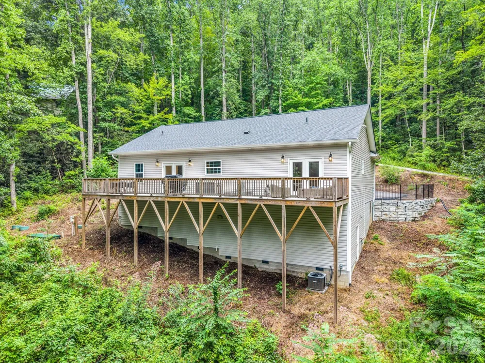 180 Ridgeview Drive Hendersonville, NC 28792