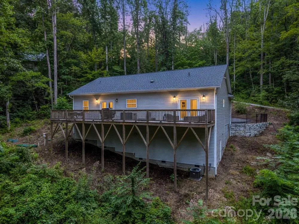 180 Ridgeview Drive Hendersonville, NC 28792