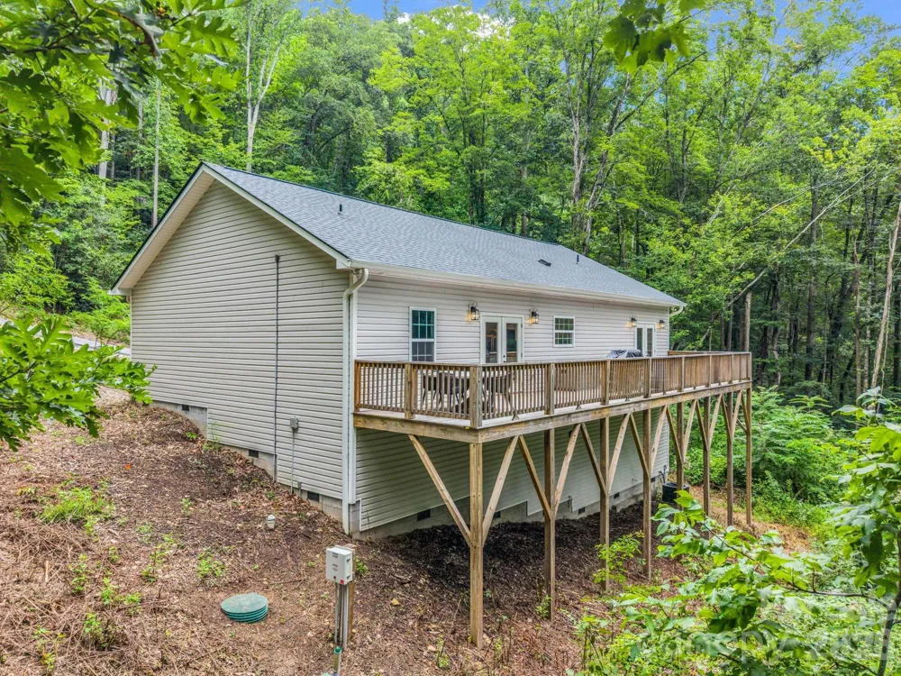180 Ridgeview Drive Hendersonville, NC 28792