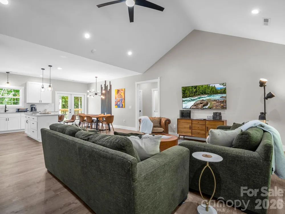 180 Ridgeview Drive Hendersonville, NC 28792