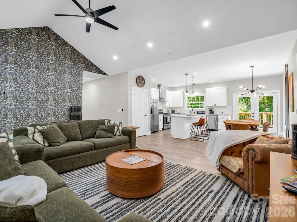 180 Ridgeview Drive Hendersonville, NC 28792
