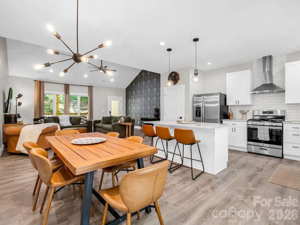 180 Ridgeview Drive Hendersonville, NC 28792
