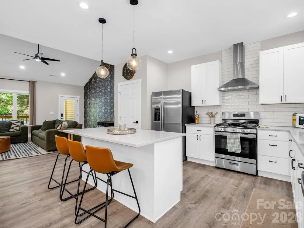 180 Ridgeview Drive Hendersonville, NC 28792