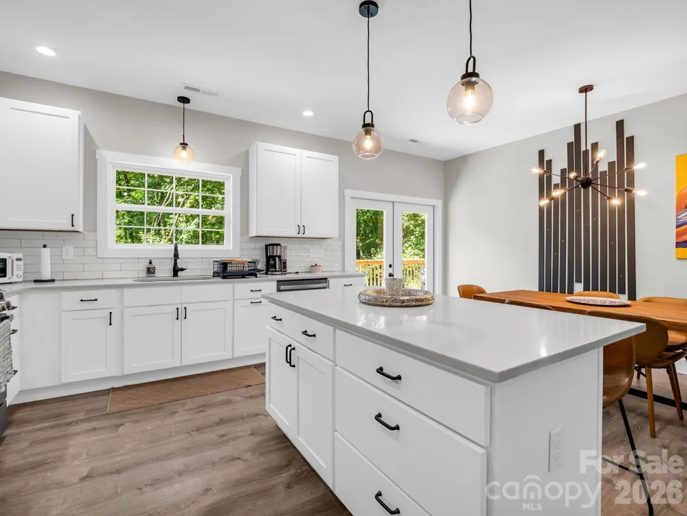 180 Ridgeview Drive Hendersonville, NC 28792