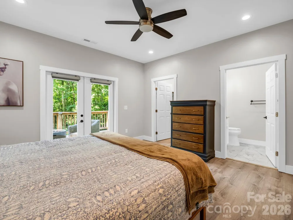 180 Ridgeview Drive Hendersonville, NC 28792