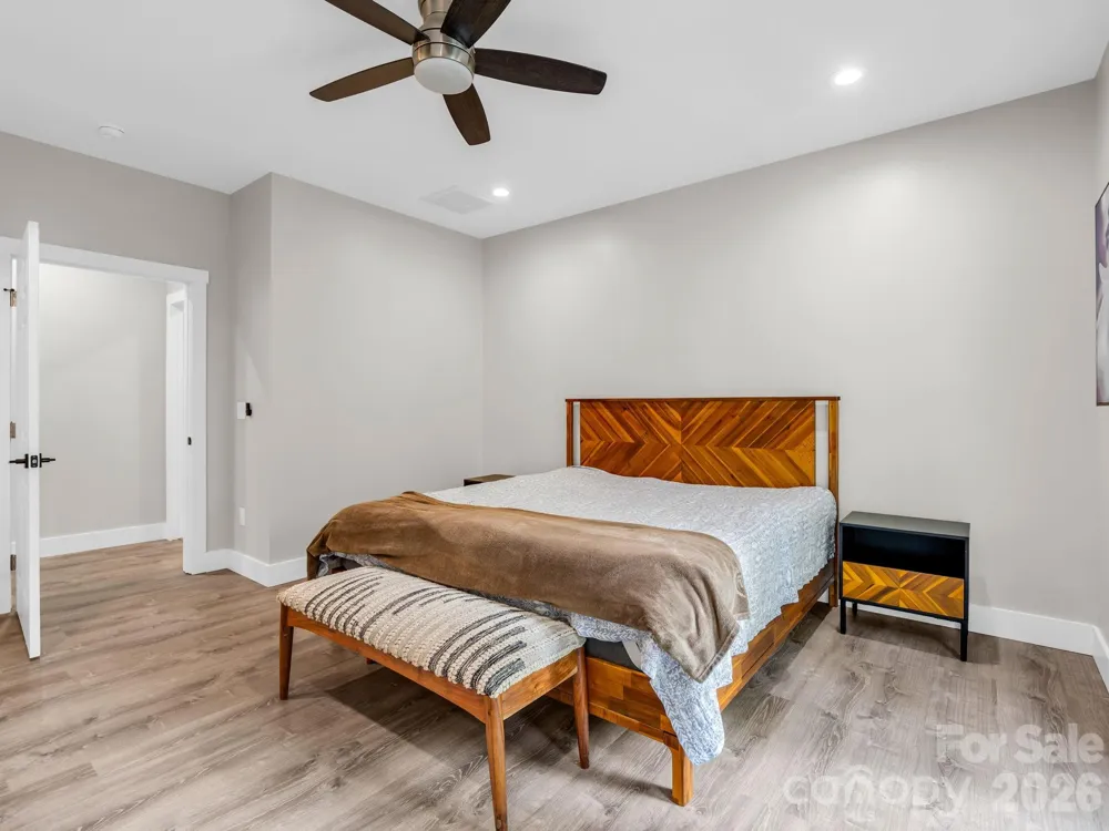 180 Ridgeview Drive Hendersonville, NC 28792