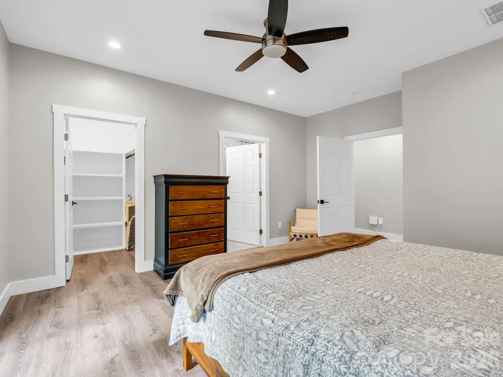 180 Ridgeview Drive Hendersonville, NC 28792