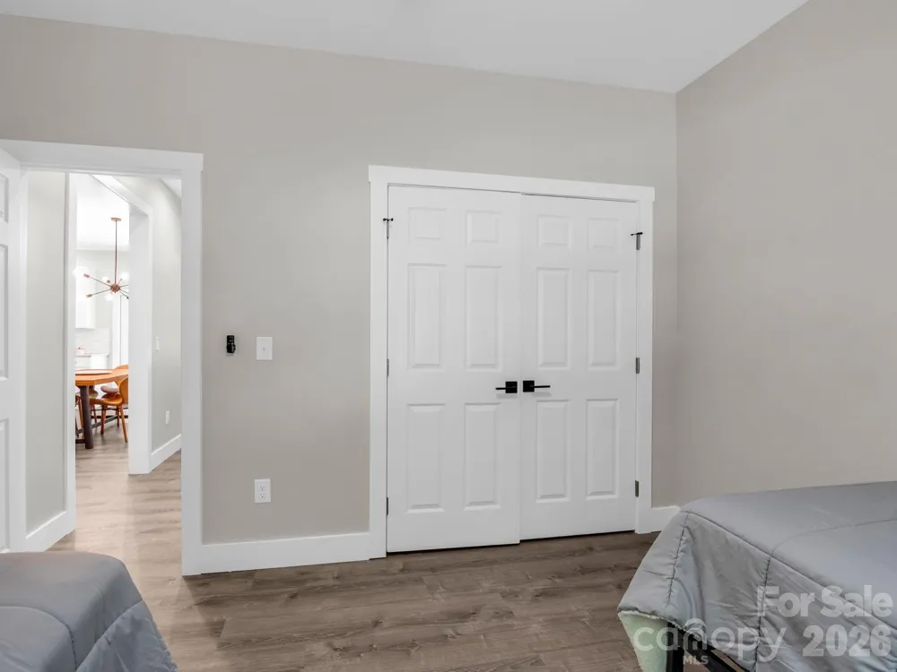 180 Ridgeview Drive Hendersonville, NC 28792