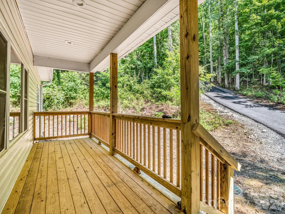 180 Ridgeview Drive Hendersonville, NC 28792