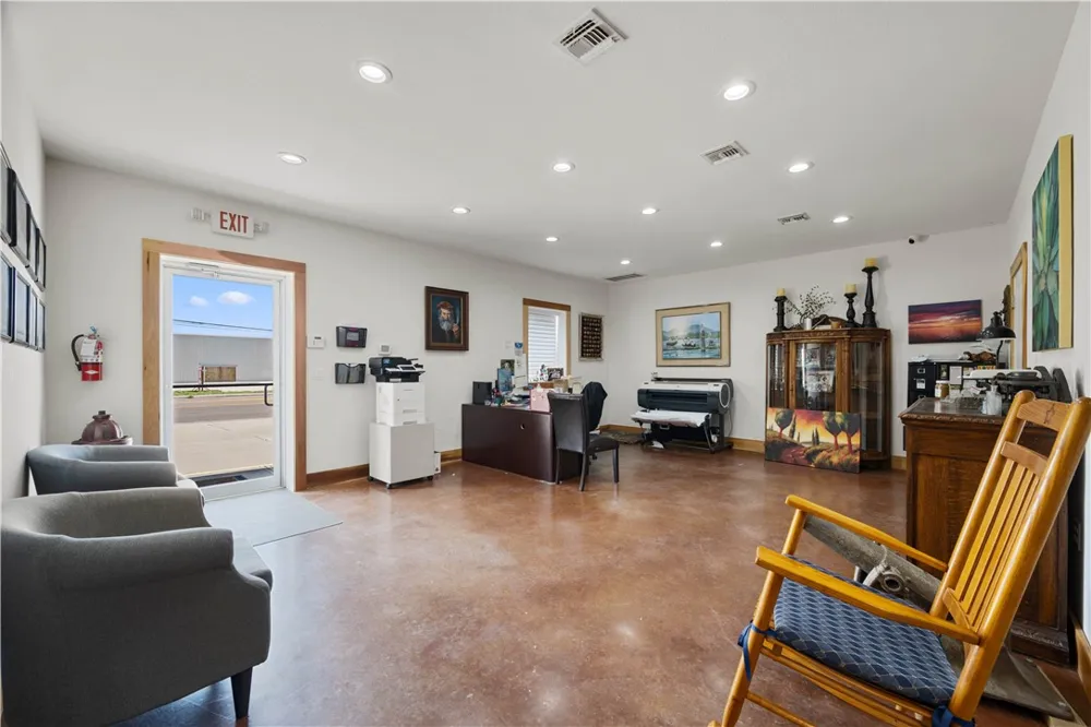 1125 W Market Street Rockport, TX 78382