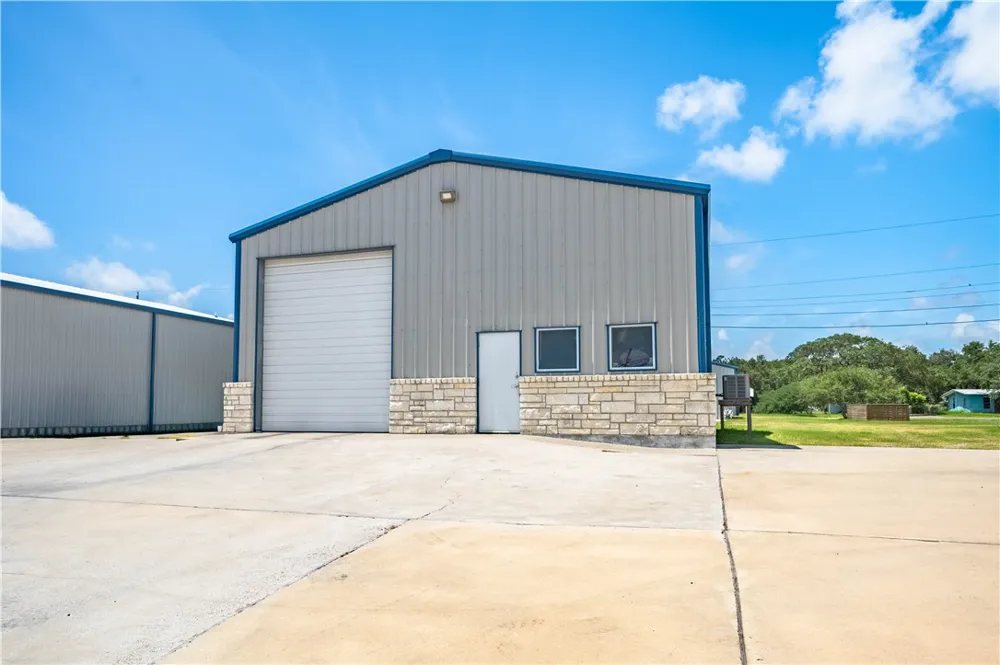 1125 W Market Street Rockport, TX 78382