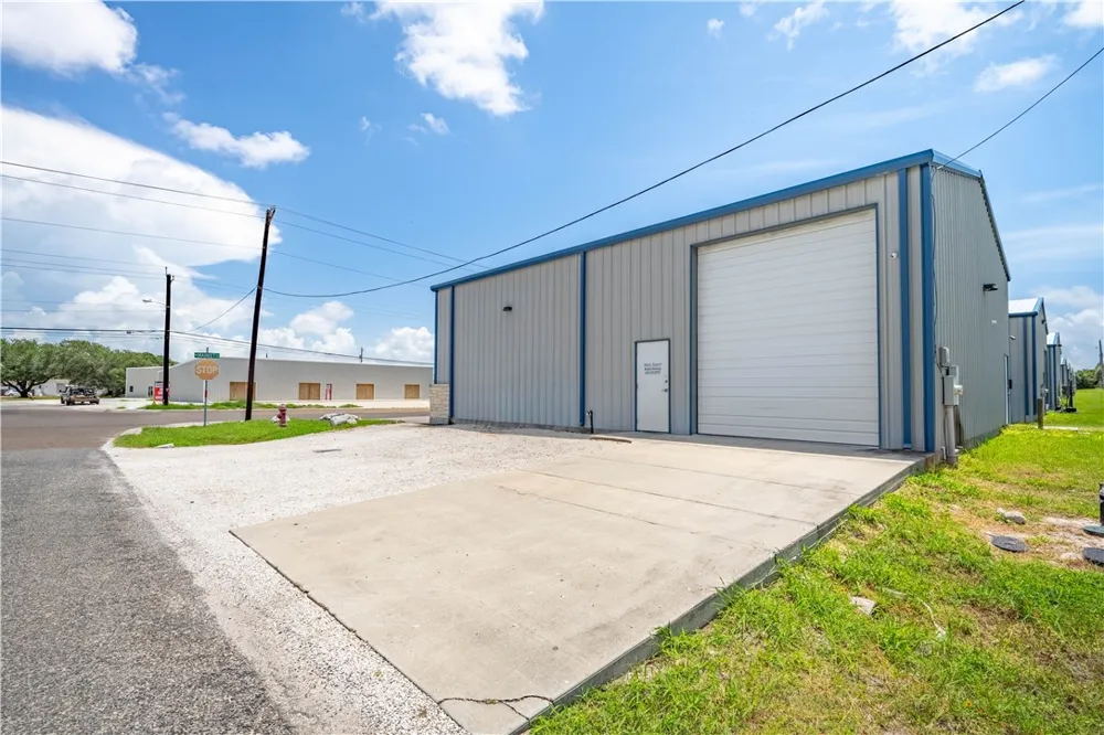 1125 W Market Street Rockport, TX 78382