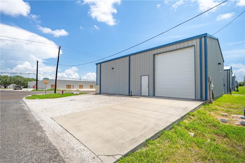 1125 W Market Street Rockport, TX 78382