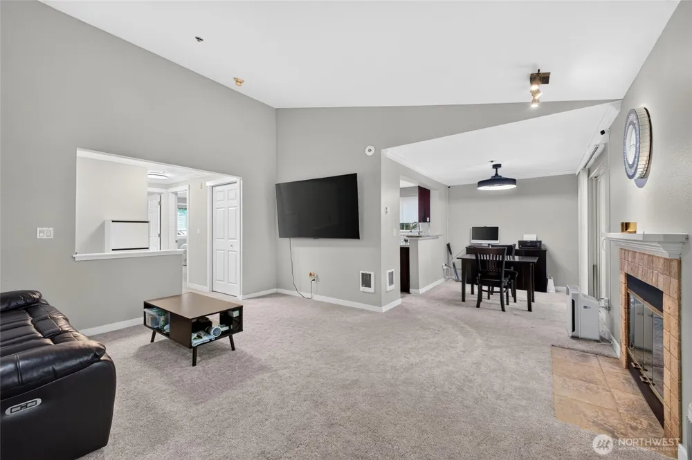 28300 18th Ave S #C201 Federal Way, WA 98003