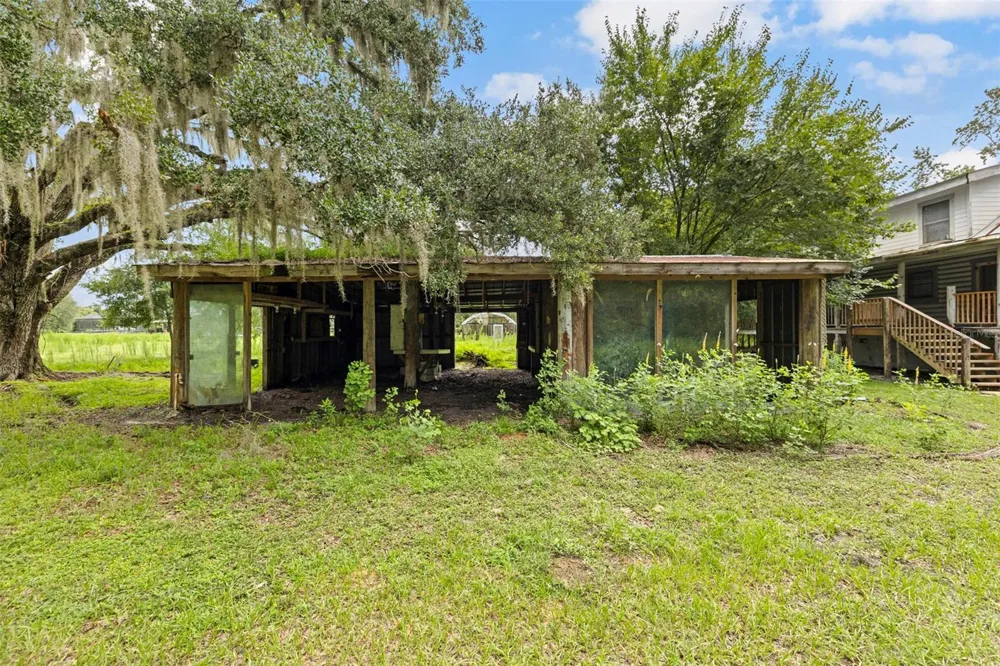 6930 MUCK POND ROAD Seffner, FL 33584