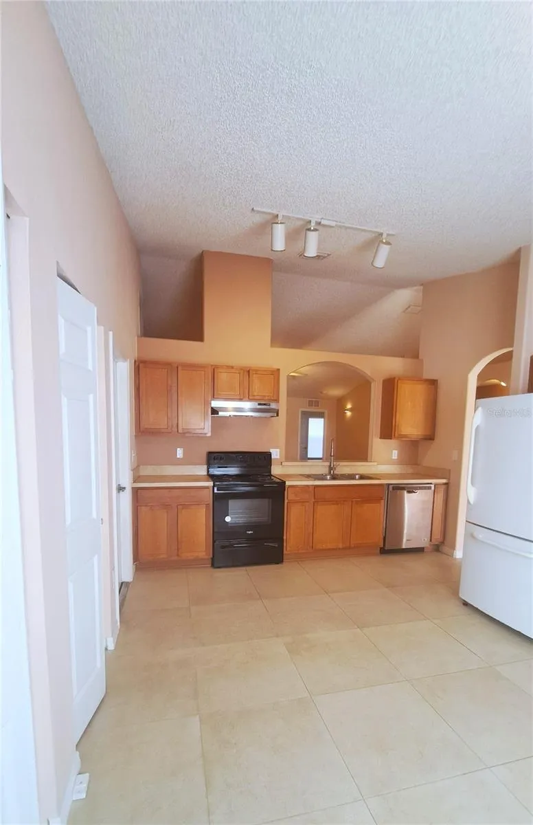 16 LLOSHIRE PATH Palm Coast, FL 32164