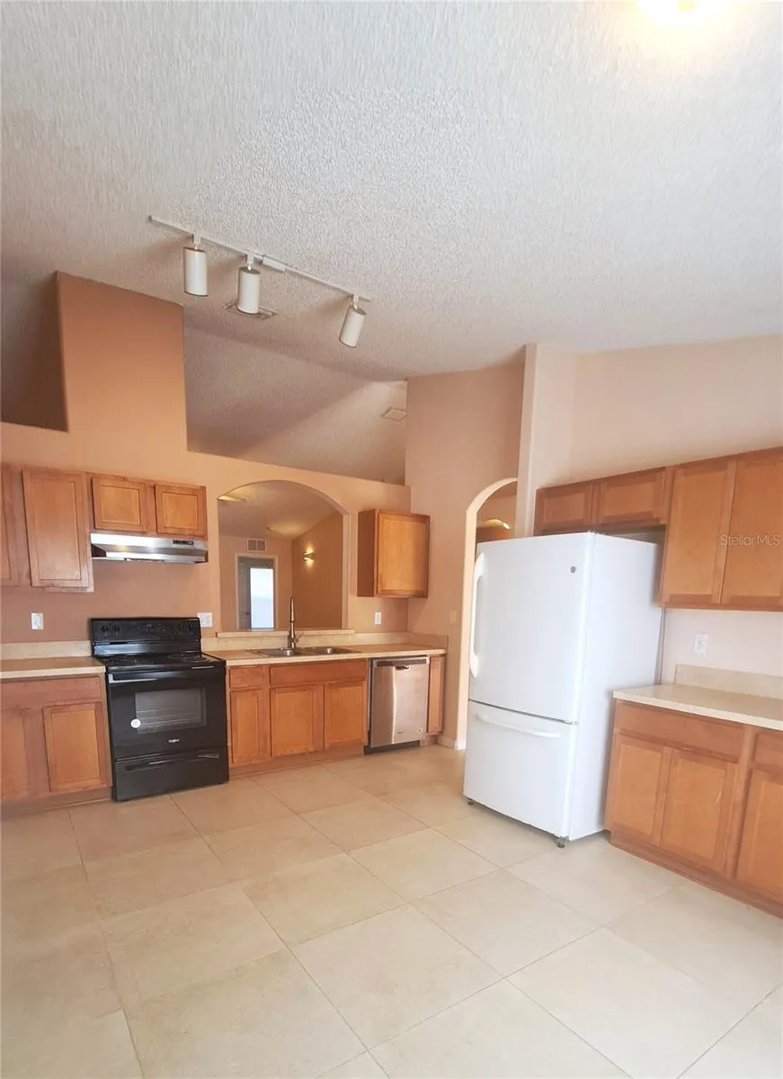 16 LLOSHIRE PATH Palm Coast, FL 32164