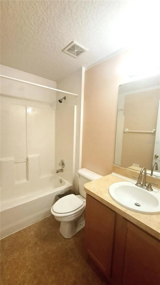 16 LLOSHIRE PATH Palm Coast, FL 32164