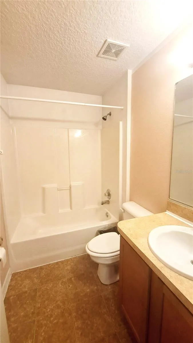 16 LLOSHIRE PATH Palm Coast, FL 32164