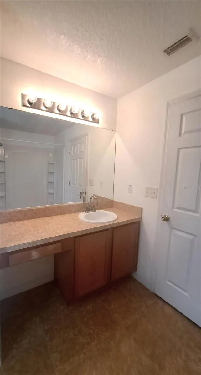 16 LLOSHIRE PATH Palm Coast, FL 32164